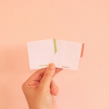 PACK X2 NOTAS ADHESIVAS C/SOLAPA 6,2X6,4 - CORAL RAYADO /VERDE PUNTEADO