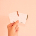 PACK X2 NOTAS ADHESIVAS C/SOLAPA 6,2X6,4 - VERDE RAYADO/GOLDEN CUADRICULADO