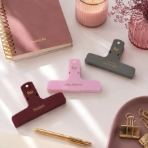 Broche pisa papeles FW Malbec